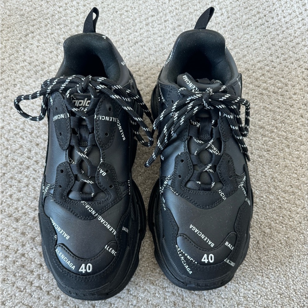 Great Condition Balenciaga Black Logo Triple S Sneakers